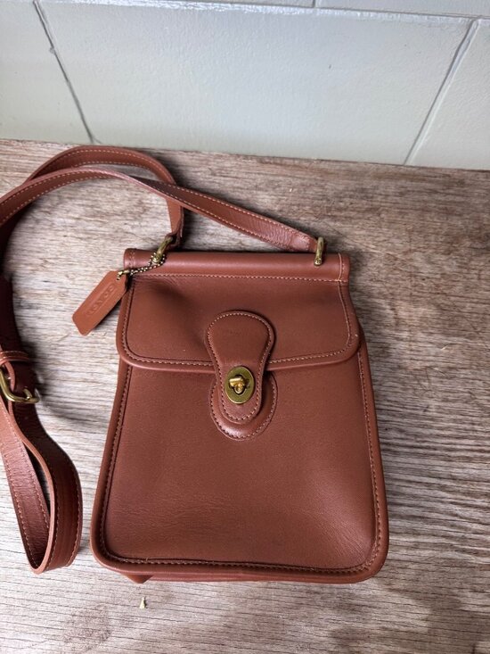Coach Handbags - Coach Murphy 9930 British Tan Leather Crossbody Bag USA 1996 Turnlock Vintage